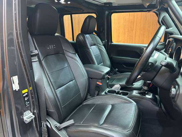 クライスラー・ジープ ジープ ラングラー アンリミテッド サハラ 千葉県 2020(令2)年 4.2万km グレーＭ ＲＯＵＧＨ　/ＣＯＵＮＴＲＹ製リフトアップ　/ＡＣＣ　/黒革　/ナビ/ＴＶ　/ＣａｒＰｌａｙ　/Ｂカメラ　/パーキングアシスト　/シートヒーター　/ステアリングヒーター　/衝突軽減Ｂ　/ブラインドスポット　/ＥＴＣ　/禁煙車