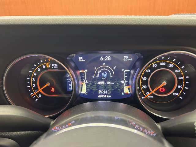 クライスラー・ジープ ジープ ラングラー アンリミテッド サハラ 千葉県 2020(令2)年 4.2万km グレーＭ ＲＯＵＧＨ　/ＣＯＵＮＴＲＹ製リフトアップ　/ＡＣＣ　/黒革　/ナビ/ＴＶ　/ＣａｒＰｌａｙ　/Ｂカメラ　/パーキングアシスト　/シートヒーター　/ステアリングヒーター　/衝突軽減Ｂ　/ブラインドスポット　/ＥＴＣ　/禁煙車