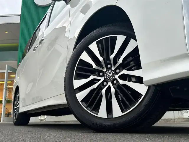 トヨタ アルファード S Cパッケージ 宮城県 2022(令4)年 1.9万km ホワイトパールクリスタルシャイン ツインムーンルーフ/デジタルインナーミラー/ブラインドスポットモニター/パーキングサポートブレーキ（後方接近車両）/スペアタイヤ/＝＝＝/セーフティセンス/・プリクラッシュセーフティ/・レーントレーシングアシスト/・ロードサインアシスト/・アダプティブハイビームシステム/・レーダークルーズコントロール（全車速追従機能付）/パーキングサポートブレーキ（前後方静止物）/純正12インチフリップダウンモニター/9インチディスプレイオーディオ/・ナビ機能付/・CD/DVDデッキ/・Bluetooth/バックカメラ/ビルトインETC/AC100V/100Wコンセント/パワーバックドア/両側パワースライドドア/合皮シート/シートヒーター/ベンチレーション/パワーシート（運転席メモリー機能付）/ウッドコンビステアリング/ステアリングヒーター/電動パーキングブレーキ/ブレーキホールド/3眼LEDヘッドランプ/スマートキー＆プッシュスタート/純正18インチAW/フロアマット/W/サイド/カーテンエアバッグ