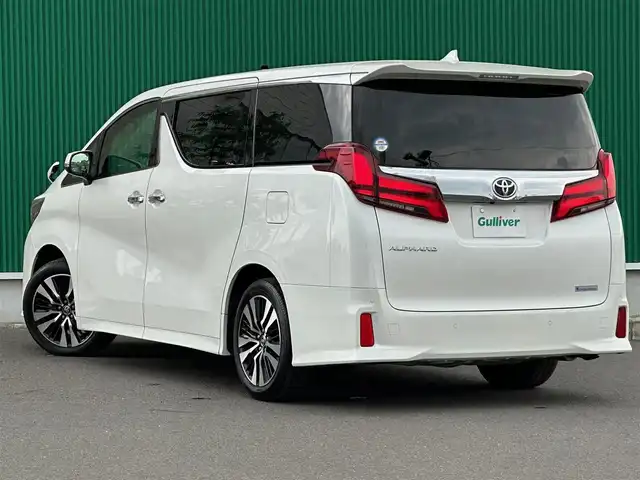トヨタ アルファード S Cパッケージ 宮城県 2022(令4)年 1.9万km ホワイトパールクリスタルシャイン ツインムーンルーフ/デジタルインナーミラー/ブラインドスポットモニター/パーキングサポートブレーキ（後方接近車両）/スペアタイヤ/＝＝＝/セーフティセンス/・プリクラッシュセーフティ/・レーントレーシングアシスト/・ロードサインアシスト/・アダプティブハイビームシステム/・レーダークルーズコントロール（全車速追従機能付）/パーキングサポートブレーキ（前後方静止物）/純正12インチフリップダウンモニター/9インチディスプレイオーディオ/・ナビ機能付/・CD/DVDデッキ/・Bluetooth/バックカメラ/ビルトインETC/AC100V/100Wコンセント/パワーバックドア/両側パワースライドドア/合皮シート/シートヒーター/ベンチレーション/パワーシート（運転席メモリー機能付）/ウッドコンビステアリング/ステアリングヒーター/電動パーキングブレーキ/ブレーキホールド/3眼LEDヘッドランプ/スマートキー＆プッシュスタート/純正18インチAW/フロアマット/W/サイド/カーテンエアバッグ