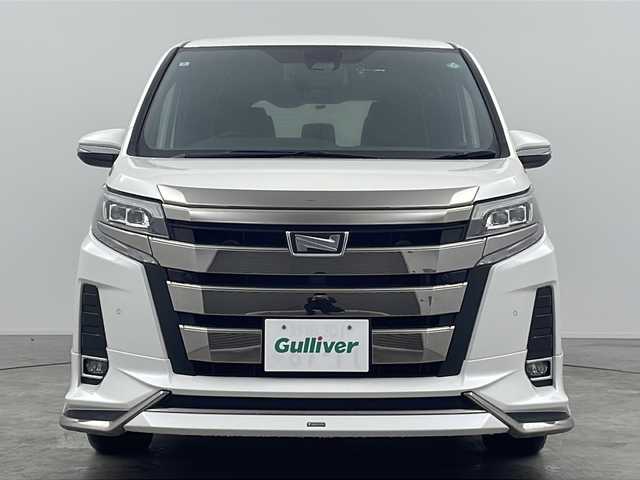 トヨタ ノア Si ダブルバイビーⅡ 大阪府 2020(令2)年 3.1万km ホワイトパールクリスタルシャイン 禁煙車/純正１０インチナビ/・Bluetooth・フルセグ・CD/DVD・SD・AM/FM/両側パワースライドドア/純正１２．１インチフリップダウン/トヨタセーフティセンス/・プリクラッシュセーフティシステム・LDA・PKSB/・クリアランスソナー・先行車発進お知らせ機能/前後コーナーセンサー/前後ドラレコ/モデリスタエアロ/Ｂカメラ/クルーズコントロール/MTモード付ATシフト/AUTOライト/オートマチックハイビーム/ビルドインETC2.0/ハーフレザーシート/LEDヘッドライト