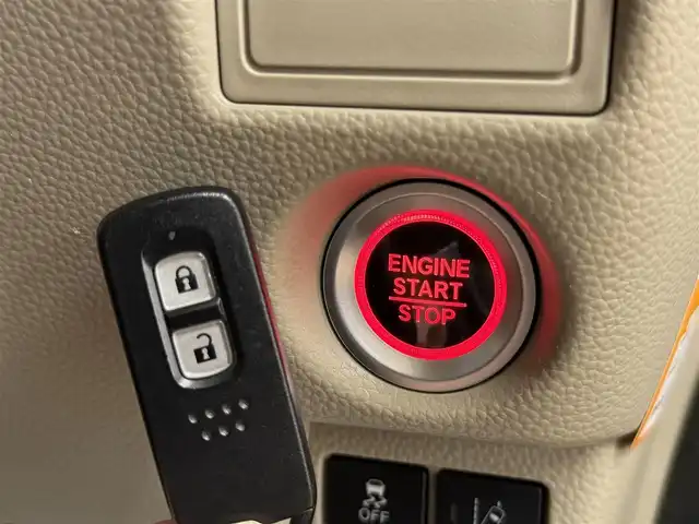 ホンダ Ｎ ＢＯＸ G ホンダセンシング 群馬県 2018(平30)年 7.5万km モーニングミストブルーM 純正ナビ/（AM/FM/CD/USB/BT）/バックカメラ/ビルトインETC/アイドリングスイッチ/Honda SENSING/　・衝突軽減ブレーキ〈CMBS〉/　・誤発進抑制機能/　・歩行者事故低減ステアリング/　・路外逸脱抑制機能/　・ACC〈アダプティブ・クルーズ・コントロール〉/　・LKAS〈車線維持支援システム〉/　・先行車発進お知らせ機能/　・標識認識機能/　・後方誤発進抑制機能/ステアリングスイッチ/両側スライドドア/オートライト/USB挿入口/電動格納ミラー/スマートキー/スペアキー