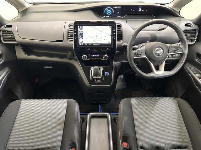 日産 セレナ e－パワー ハイウェイスター V 愛媛県 2020(令2)年 2.2万km ホワイト 純正10インチナビ/フルセグTV/Bluetooth/DVD/ブルーレイ再生可/アラウンドビューモニター/フリップダウンモニター/エマージェンシーブレーキ/クルーズコントロール/両側パワースライドドア /純正フロントドライブレコーダー【DJ4-D】/スタッドレスタイヤ積込