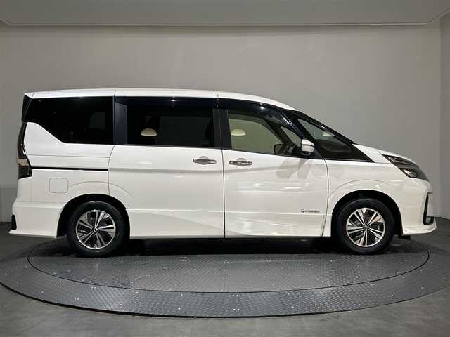 日産 セレナ e－パワー ハイウェイスター V 愛媛県 2020(令2)年 2.2万km ホワイト 純正10インチナビ/フルセグTV/Bluetooth/DVD/ブルーレイ再生可/アラウンドビューモニター/フリップダウンモニター/エマージェンシーブレーキ/クルーズコントロール/両側パワースライドドア /純正フロントドライブレコーダー【DJ4-D】/スタッドレスタイヤ積込