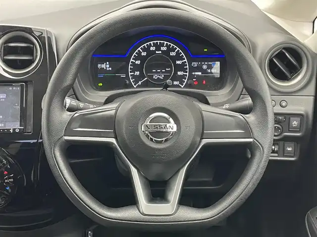 日産 ノート e－パワー X 石川県 2017(平29)年 7.7万km ブリリアントホワイトパール 社外ナビ/ミラー一体型ドラレコ/バックカメラ/Bluetooth/ETC/衝突被害軽減ブレーキ/オートライト/エンジンスタートボタン/スマートキー/禁煙車