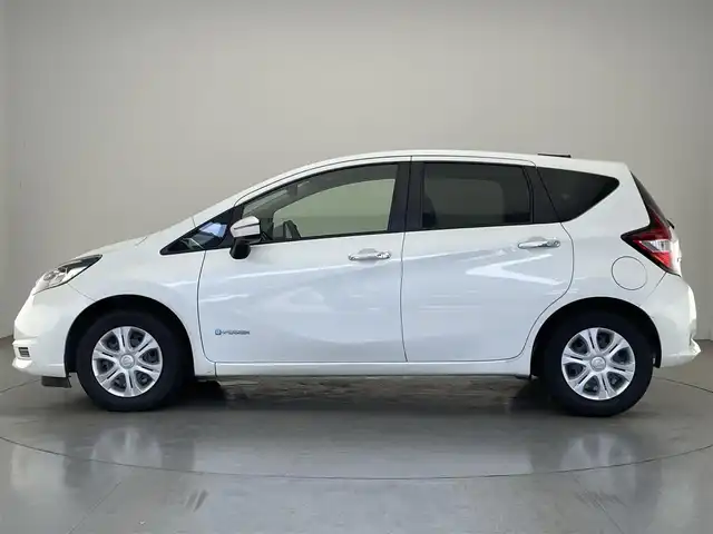 日産 ノート e－パワー X 石川県 2017(平29)年 7.7万km ブリリアントホワイトパール 社外ナビ/ミラー一体型ドラレコ/バックカメラ/Bluetooth/ETC/衝突被害軽減ブレーキ/オートライト/エンジンスタートボタン/スマートキー/禁煙車