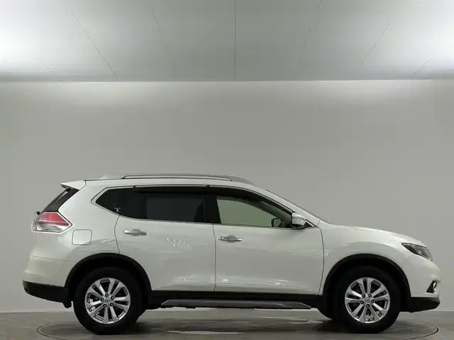 日産 エクストレイル 20X エマージェンシーブレーキ 埼玉県 2014(平26)年 5.6万km ブリリアントホワイトパール 純正ナビ　フルセグＴＶ　アラウンドビューモニター　カプロンシート　クルーズコントロール　ＬＥＤヘッドライト　シートヒーター　パワーバックドア　ドライブレコーダー　ダウンヒルアシスト　ＥＴＣ　禁煙