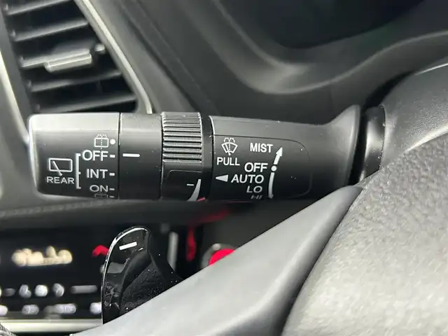 ホンダ ヴェゼル ハイブリッド Z ホンダセンシング 熊本県 2019(令1)年 5.1万km クリスタルブラックパール 純正SDナビ/・DVD再生機能有/・Bluetooth接続/・フルセグTV/・HDMI/バックカメラ/ビルトインETC/純正前後ドライブレコーダー/ホンダセンシング/・衝突軽減ブレーキ/・アダプティブクルーズコントロール/・先行車発進お知らせ機能/・路外逸脱抑制システム/・レーンキープアシストシステム/・標識認識機能/・レーダークルーズコントロール/横滑り防止/アイドリングストップ/ハーフレザーシート/前席シートヒーター/純正フロアマット/ルーフレール/オートライト/純正LEDライト/純正17インチアルミホイール/ドアバイザー/ウィンカーミラー/スマートキー/プッシュスタート/保証書/取扱説明書