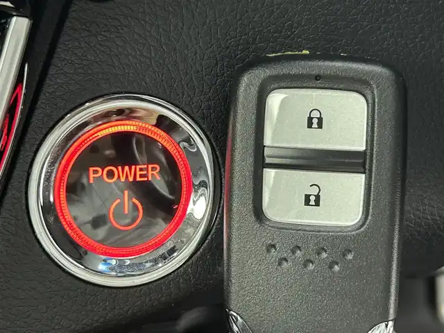 ホンダ ヴェゼル ハイブリッド Z ホンダセンシング 熊本県 2019(令1)年 5.1万km クリスタルブラックパール 純正SDナビ/・DVD再生機能有/・Bluetooth接続/・フルセグTV/・HDMI/バックカメラ/ビルトインETC/純正前後ドライブレコーダー/ホンダセンシング/・衝突軽減ブレーキ/・アダプティブクルーズコントロール/・先行車発進お知らせ機能/・路外逸脱抑制システム/・レーンキープアシストシステム/・標識認識機能/・レーダークルーズコントロール/横滑り防止/アイドリングストップ/ハーフレザーシート/前席シートヒーター/純正フロアマット/ルーフレール/オートライト/純正LEDライト/純正17インチアルミホイール/ドアバイザー/ウィンカーミラー/スマートキー/プッシュスタート/保証書/取扱説明書