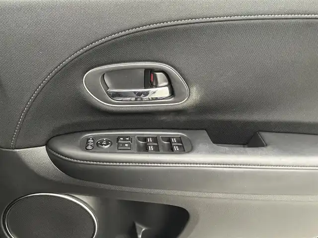 ホンダ ヴェゼル ハイブリッド Z ホンダセンシング 熊本県 2019(令1)年 5.1万km クリスタルブラックパール 純正SDナビ/・DVD再生機能有/・Bluetooth接続/・フルセグTV/・HDMI/バックカメラ/ビルトインETC/純正前後ドライブレコーダー/ホンダセンシング/・衝突軽減ブレーキ/・アダプティブクルーズコントロール/・先行車発進お知らせ機能/・路外逸脱抑制システム/・レーンキープアシストシステム/・標識認識機能/・レーダークルーズコントロール/横滑り防止/アイドリングストップ/ハーフレザーシート/前席シートヒーター/純正フロアマット/ルーフレール/オートライト/純正LEDライト/純正17インチアルミホイール/ドアバイザー/ウィンカーミラー/スマートキー/プッシュスタート/保証書/取扱説明書