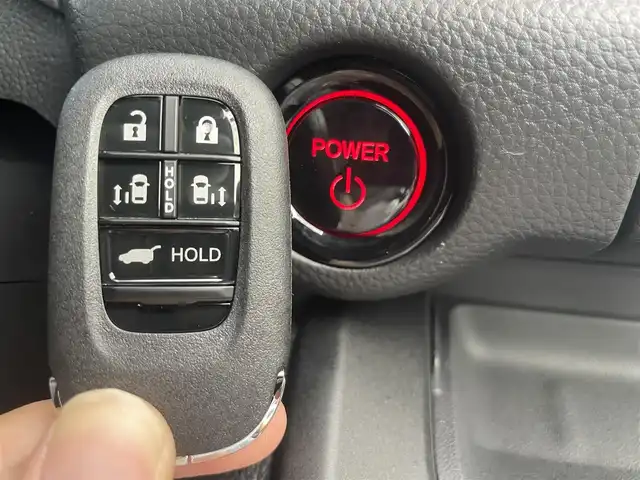 ホンダ ステップワゴン スパーダ eHEV 千葉県 2025(令7)年 0.1千km クリスタルブラックパール 登録済未使用車/・登録時走行距離７km/ホンダセンシング/・衝突軽減ブレーキ/レーンキープアシスト/・レーダークルーズコントロール/オートハイビーム/・ブラインドスポットモニター/クリアランスソナー/11.4インチナビHonda CONNECTナビ/・フルセグ/BT/DVD/CD/USB/カープレイ/バックカメラ/ステアリングスイッチ/パドルシフト/ハーフレザーシート/シートヒーター(D/N席)/両側パワースライドドア/パワーバックドア/LEDヘッドライト/オートライト/フォグライト/スマートキー/プッシュスタート/純正16インチAW