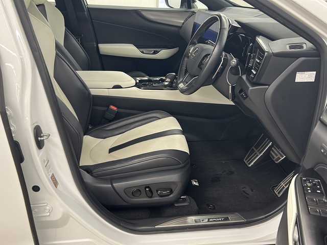 レクサス ＮＸ 350h Fスポーツ 長崎県 2022(令4)年 6.6万km ホワイトノーヴァガラスフレーク Lexus Safety System ＋/・プリクラッシュセーフティ/・レーダークルーズコントロール/・発進遅れ告知機能/・フロントクロストラフィックアラート/・ドライバー異常時対応システム/・レーンチェンジアシスト/・オートハイビーム/・アダプティブハイビームシステム/Fスポーツ専用白黒ツートンレザーシート/シートメモリ付パワーシート/純正14インチディスプレイオーディオ/・AM/FM/フルセグTV/BTオーディオ/CarPlay/デジタルインナーミラー/ブラインドスポットモニター/電子制御パーキング/オートホールド/おくだけ充電/パドルシフト/前席シートベンチレーション/ステアリングヒーター/パワーバックドア/ETC2.0/前後ドライブレコーダー/純正20インチAW/LEDヘッドライト/保証書/取扱説明書/スペアキー