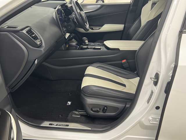 レクサス ＮＸ 350h Fスポーツ 長崎県 2022(令4)年 6.6万km ホワイトノーヴァガラスフレーク Lexus Safety System ＋/・プリクラッシュセーフティ/・レーダークルーズコントロール/・発進遅れ告知機能/・フロントクロストラフィックアラート/・ドライバー異常時対応システム/・レーンチェンジアシスト/・オートハイビーム/・アダプティブハイビームシステム/Fスポーツ専用白黒ツートンレザーシート/シートメモリ付パワーシート/純正14インチディスプレイオーディオ/・AM/FM/フルセグTV/BTオーディオ/CarPlay/デジタルインナーミラー/ブラインドスポットモニター/電子制御パーキング/オートホールド/おくだけ充電/パドルシフト/前席シートベンチレーション/ステアリングヒーター/パワーバックドア/ETC2.0/前後ドライブレコーダー/純正20インチAW/LEDヘッドライト/保証書/取扱説明書/スペアキー