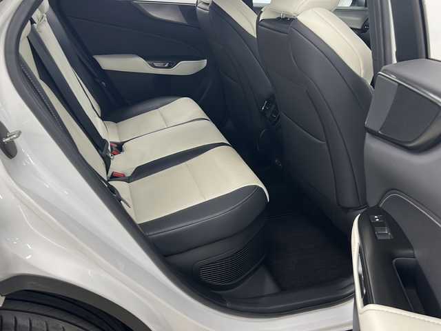 レクサス ＮＸ 350h Fスポーツ 長崎県 2022(令4)年 6.6万km ホワイトノーヴァガラスフレーク Lexus Safety System ＋/・プリクラッシュセーフティ/・レーダークルーズコントロール/・発進遅れ告知機能/・フロントクロストラフィックアラート/・ドライバー異常時対応システム/・レーンチェンジアシスト/・オートハイビーム/・アダプティブハイビームシステム/Fスポーツ専用白黒ツートンレザーシート/シートメモリ付パワーシート/純正14インチディスプレイオーディオ/・AM/FM/フルセグTV/BTオーディオ/CarPlay/デジタルインナーミラー/ブラインドスポットモニター/電子制御パーキング/オートホールド/おくだけ充電/パドルシフト/前席シートベンチレーション/ステアリングヒーター/パワーバックドア/ETC2.0/前後ドライブレコーダー/純正20インチAW/LEDヘッドライト/保証書/取扱説明書/スペアキー