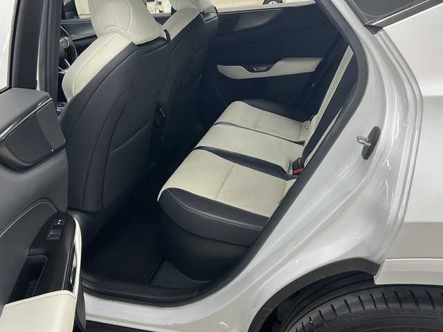 レクサス ＮＸ 350h Fスポーツ 長崎県 2022(令4)年 6.6万km ホワイトノーヴァガラスフレーク Lexus Safety System ＋/・プリクラッシュセーフティ/・レーダークルーズコントロール/・発進遅れ告知機能/・フロントクロストラフィックアラート/・ドライバー異常時対応システム/・レーンチェンジアシスト/・オートハイビーム/・アダプティブハイビームシステム/Fスポーツ専用白黒ツートンレザーシート/シートメモリ付パワーシート/純正14インチディスプレイオーディオ/・AM/FM/フルセグTV/BTオーディオ/CarPlay/デジタルインナーミラー/ブラインドスポットモニター/電子制御パーキング/オートホールド/おくだけ充電/パドルシフト/前席シートベンチレーション/ステアリングヒーター/パワーバックドア/ETC2.0/前後ドライブレコーダー/純正20インチAW/LEDヘッドライト/保証書/取扱説明書/スペアキー