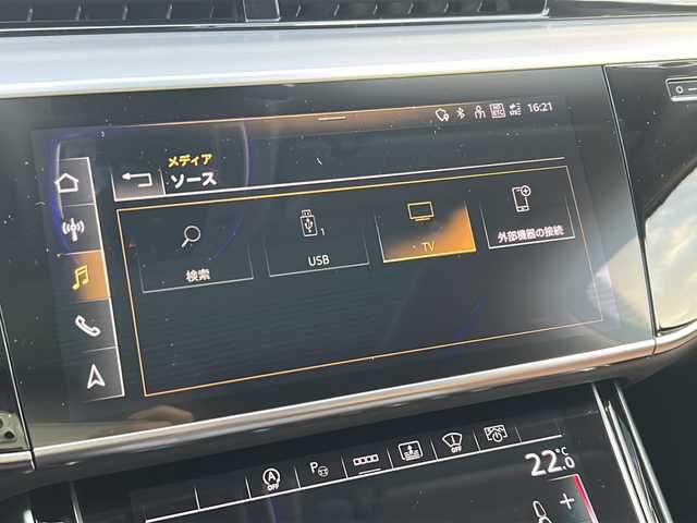 アウディ Ｓ８ 東京都 2022(令4)年 2.9万km デイトナグレーパールエフェクト 新車時保証書 整備記録簿/取扱説明書 /コンフォートパッケージ/AUDIプレセンス/AUDIアクティブレーンアシスト/アダプティブクルーズコントロール/純正ナビ/フルセグTV/BT/USB/AppleCarplay/全方位カメラ ETC2.0/全席シートヒーター/前席エアシート/全席パワーシート/LEDライト/オートライト/サンルーフ レザーシート/スマートキー×2/パドルシフト付革巻きハンドル/コーナーセンサー/MMI タッチレスポンス/純正21インチアルミ