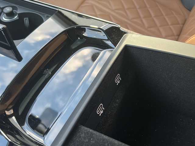 アウディ Ｓ８ 東京都 2022(令4)年 2.9万km デイトナグレーパールエフェクト 新車時保証書 整備記録簿/取扱説明書 /コンフォートパッケージ/AUDIプレセンス/AUDIアクティブレーンアシスト/アダプティブクルーズコントロール/純正ナビ/フルセグTV/BT/USB/AppleCarplay/全方位カメラ ETC2.0/全席シートヒーター/前席エアシート/全席パワーシート/LEDライト/オートライト/サンルーフ レザーシート/スマートキー×2/パドルシフト付革巻きハンドル/コーナーセンサー/MMI タッチレスポンス/純正21インチアルミ