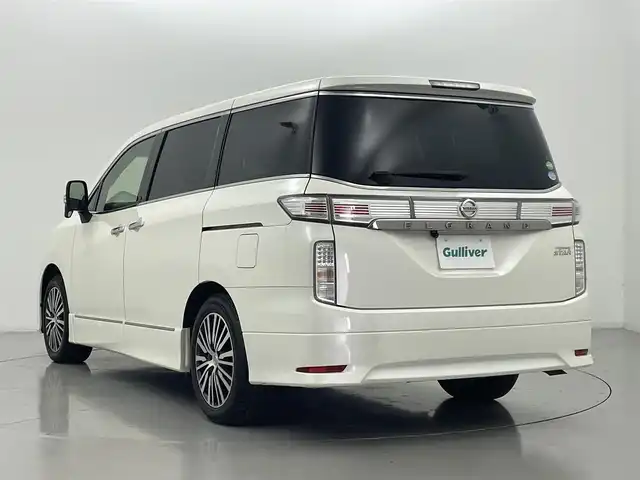 日産 エルグランド 250ハイウェイスターS 熊本県 2018(平30)年 3万km ブリリアントホワイトパール 社外ナビAVN133MRC（ＣＤ・ワンセグ・AM・FM）/バックカメラ　/社外前方ドライブレコーダー　/ビルトインＥＴＣ　/両側パワースライドドア　/クルーズコントロール　/横滑り防止　/助手席・2列目オットマン　/社外フロアマット　/純正１８インチＡＷ/ハーフレザーシート/オートライト/LEDヘッドライト/フォグランプ/スマートキー/プッシュスタート