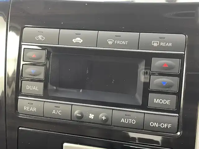日産 エルグランド 250ハイウェイスターS 熊本県 2018(平30)年 3万km ブリリアントホワイトパール 社外ナビAVN133MRC（ＣＤ・ワンセグ・AM・FM）/バックカメラ　/社外前方ドライブレコーダー　/ビルトインＥＴＣ　/両側パワースライドドア　/クルーズコントロール　/横滑り防止　/助手席・2列目オットマン　/社外フロアマット　/純正１８インチＡＷ/ハーフレザーシート/オートライト/LEDヘッドライト/フォグランプ/スマートキー/プッシュスタート