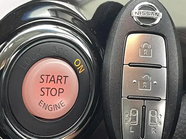 日産 エルグランド 250ハイウェイスターS 熊本県 2018(平30)年 3万km ブリリアントホワイトパール 社外ナビAVN133MRC（ＣＤ・ワンセグ・AM・FM）/バックカメラ　/社外前方ドライブレコーダー　/ビルトインＥＴＣ　/両側パワースライドドア　/クルーズコントロール　/横滑り防止　/助手席・2列目オットマン　/社外フロアマット　/純正１８インチＡＷ/ハーフレザーシート/オートライト/LEDヘッドライト/フォグランプ/スマートキー/プッシュスタート