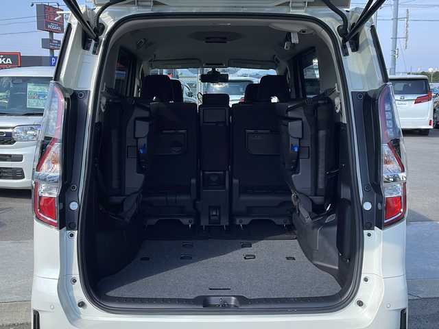 日産 セレナ ハイウェイスター V 徳島県 2022(令4)年 4.5万km ブリリアントホワイトパール 純正10型ナビ　MM521D-L/（BT/フルセグ/DISC/ラジオ）/プロパイロット/アラウンドビューカメラ/両側電動スライドドア/オートブレーキホールド/自動パーキングブレーキ/サンシェード/前後コーナーセンサー/LEDヘッドライト/アイドリングストップ/プッシュスタート/スマートキー/純正フロアマット/フォグライト/ドアバイザー/純正16インチアルミホイール