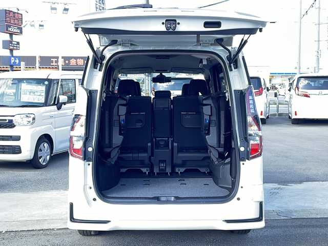 日産 セレナ ハイウェイスター V 徳島県 2022(令4)年 4.5万km ブリリアントホワイトパール 純正10型ナビ　MM521D-L/（BT/フルセグ/DISC/ラジオ）/プロパイロット/アラウンドビューカメラ/両側電動スライドドア/オートブレーキホールド/自動パーキングブレーキ/サンシェード/前後コーナーセンサー/LEDヘッドライト/アイドリングストップ/プッシュスタート/スマートキー/純正フロアマット/フォグライト/ドアバイザー/純正16インチアルミホイール