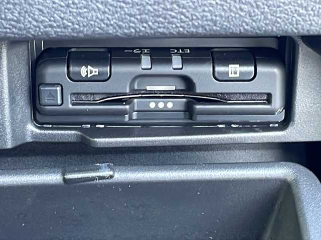 日産 セレナ ハイウェイスター V 徳島県 2022(令4)年 4.5万km ブリリアントホワイトパール 純正10型ナビ　MM521D-L/（BT/フルセグ/DISC/ラジオ）/プロパイロット/アラウンドビューカメラ/両側電動スライドドア/オートブレーキホールド/自動パーキングブレーキ/サンシェード/前後コーナーセンサー/LEDヘッドライト/アイドリングストップ/プッシュスタート/スマートキー/純正フロアマット/フォグライト/ドアバイザー/純正16インチアルミホイール