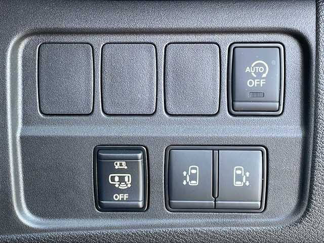 日産 セレナ ハイウェイスター V 徳島県 2022(令4)年 4.5万km ブリリアントホワイトパール 純正10型ナビ　MM521D-L/（BT/フルセグ/DISC/ラジオ）/プロパイロット/アラウンドビューカメラ/両側電動スライドドア/オートブレーキホールド/自動パーキングブレーキ/サンシェード/前後コーナーセンサー/LEDヘッドライト/アイドリングストップ/プッシュスタート/スマートキー/純正フロアマット/フォグライト/ドアバイザー/純正16インチアルミホイール