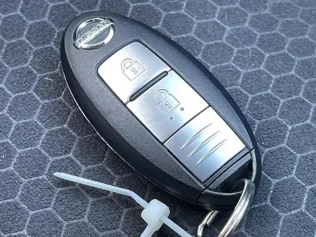 日産 ジューク 15RX タイプV 佐賀県 2013(平25)年 8.4万km サファイアブラック ワンオーナー/純正SDナビゲーション/・フルセグTV/CD/SD/Bluetooth/バックカメラ/ISOFIX対応/革巻きステアリング/純正キセノンヘッドライト/純正フォグランプ/純正フロアマット/純正ドアバイザ―/取扱説明書