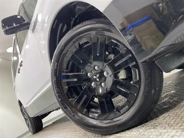 三菱 デリカＤ：５ シャモニー 愛知県 2025(令7)年 0.1千km ホワイトダイヤモンド 登録済未使用車/純正１１インチナビ/アラウンドビューモニター/両側パワースライドドア/レーダークルーズコントロール/衝突軽減ブレーキ/ブラインドスポットモニター/車線逸脱警報/パワーバックドア/パドルシフト/電動パーキングブレーキ/ブレーキホールド/ハーフレザー/パワーシート/シートヒーター/ハンドルヒーター/AV100Vコンセント/アクセサリーソケット/USB＆HDMI入力端子/アイドリングストップ/ＬＥＤヘッドライト/純正18インチアルミホイール