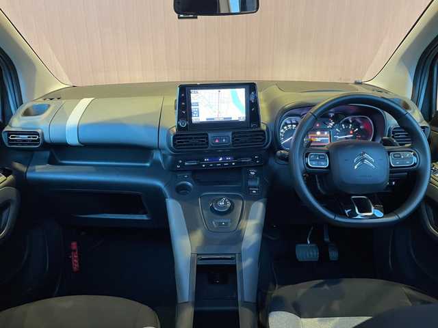 シトロエン ベルランゴ シャイン 愛知県 2020(令2)年 4.4万km サーブル 純正ナビ/フルセグTV/ディスプレイオーディオ/360度カメラ/AppleCarPlay/ガラスルーフ/サンブラインド/アクティブクルーズコントロール/ブラインドスポットアシスト/レーンキープアシスト/純正16インチアルミ