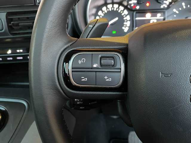 シトロエン ベルランゴ シャイン 愛知県 2020(令2)年 4.4万km サーブル 純正ナビ/フルセグTV/ディスプレイオーディオ/360度カメラ/AppleCarPlay/ガラスルーフ/サンブラインド/アクティブクルーズコントロール/ブラインドスポットアシスト/レーンキープアシスト/純正16インチアルミ