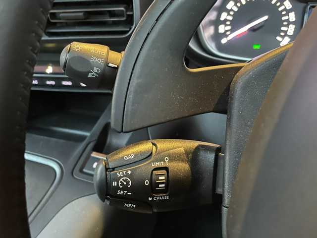 シトロエン ベルランゴ シャイン 愛知県 2020(令2)年 4.4万km サーブル 純正ナビ/フルセグTV/ディスプレイオーディオ/360度カメラ/AppleCarPlay/ガラスルーフ/サンブラインド/アクティブクルーズコントロール/ブラインドスポットアシスト/レーンキープアシスト/純正16インチアルミ