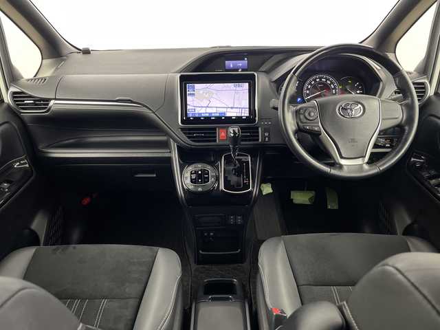 トヨタ エスクァイア Gi プレミアムパッケージ ブラックテーラード 埼玉県 2019(令1)年 5.6万km ホワイトパールクリスタルシャイン 純正ナビ　/バックカメラ　/ＥＴＣ２．０　/コーナーセンサー　/衝突軽減ブレーキ　/レーンキープアシスト　/前席シートヒーター　/ステアリングヒーター　/両側電動スライドドア　/ＷＡＣ　/ドアバイザー　/ＬＥＤヘッドライト/フォグランプ/革巻きハンドル/純正フロアマット