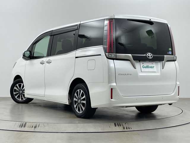 トヨタ エスクァイア Gi プレミアムパッケージ ブラックテーラード 埼玉県 2019(令1)年 5.6万km ホワイトパールクリスタルシャイン 純正ナビ　/バックカメラ　/ＥＴＣ２．０　/コーナーセンサー　/衝突軽減ブレーキ　/レーンキープアシスト　/前席シートヒーター　/ステアリングヒーター　/両側電動スライドドア　/ＷＡＣ　/ドアバイザー　/ＬＥＤヘッドライト/フォグランプ/革巻きハンドル/純正フロアマット