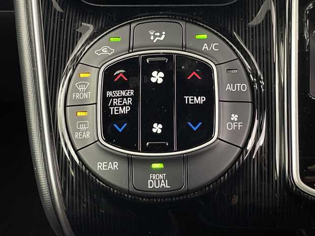 トヨタ エスクァイア Gi プレミアムパッケージ ブラックテーラード 埼玉県 2019(令1)年 5.6万km ホワイトパールクリスタルシャイン 純正ナビ　/バックカメラ　/ＥＴＣ２．０　/コーナーセンサー　/衝突軽減ブレーキ　/レーンキープアシスト　/前席シートヒーター　/ステアリングヒーター　/両側電動スライドドア　/ＷＡＣ　/ドアバイザー　/ＬＥＤヘッドライト/フォグランプ/革巻きハンドル/純正フロアマット