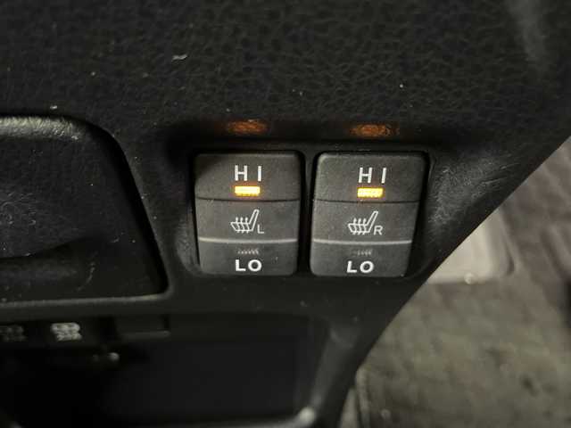 トヨタ エスクァイア Gi プレミアムパッケージ ブラックテーラード 埼玉県 2019(令1)年 5.6万km ホワイトパールクリスタルシャイン 純正ナビ　/バックカメラ　/ＥＴＣ２．０　/コーナーセンサー　/衝突軽減ブレーキ　/レーンキープアシスト　/前席シートヒーター　/ステアリングヒーター　/両側電動スライドドア　/ＷＡＣ　/ドアバイザー　/ＬＥＤヘッドライト/フォグランプ/革巻きハンドル/純正フロアマット