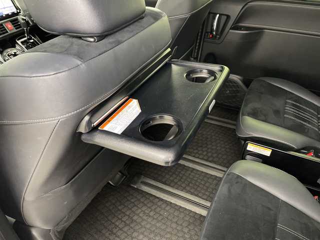 トヨタ エスクァイア Gi プレミアムパッケージ ブラックテーラード 埼玉県 2019(令1)年 5.6万km ホワイトパールクリスタルシャイン 純正ナビ　/バックカメラ　/ＥＴＣ２．０　/コーナーセンサー　/衝突軽減ブレーキ　/レーンキープアシスト　/前席シートヒーター　/ステアリングヒーター　/両側電動スライドドア　/ＷＡＣ　/ドアバイザー　/ＬＥＤヘッドライト/フォグランプ/革巻きハンドル/純正フロアマット