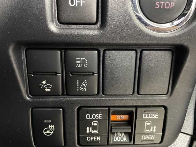 トヨタ エスクァイア Gi プレミアムパッケージ ブラックテーラード 埼玉県 2019(令1)年 5.6万km ホワイトパールクリスタルシャイン 純正ナビ　/バックカメラ　/ＥＴＣ２．０　/コーナーセンサー　/衝突軽減ブレーキ　/レーンキープアシスト　/前席シートヒーター　/ステアリングヒーター　/両側電動スライドドア　/ＷＡＣ　/ドアバイザー　/ＬＥＤヘッドライト/フォグランプ/革巻きハンドル/純正フロアマット