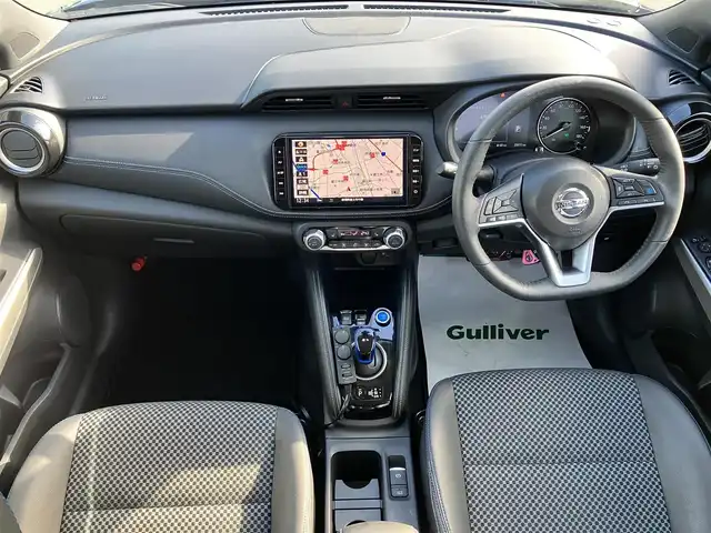 日産 キックス X 静岡県 2022(令4)年 4万km ダークブルー 純正9インチナビ（CD/DVD/BT/フルセグ）/全方位カメラ/プロパイロット/ETC/純正ドライブレコーダー/エンジンスタートボタン/パワーステアリング/パワーウィンドウ/アイドリングストップ/スマートキー/オートエアコン/レーダークルーズコントロール/USB入力端子/純正フロアマット/ハーフレザーシート/前席シートヒーター/ルーフレール/純正アルミホイール/ABS/横滑り防止装置/コーナーセンサー前後/レーンキープアシスト/オートライト/オートマチックハイビーム/LEDヘッドライト/Ｗ+サイドエアバッグ/衝突軽減システム/ＲＡＺＯペダル/ステアリングヒーター/サブウーファー/デジタルインナーミラー