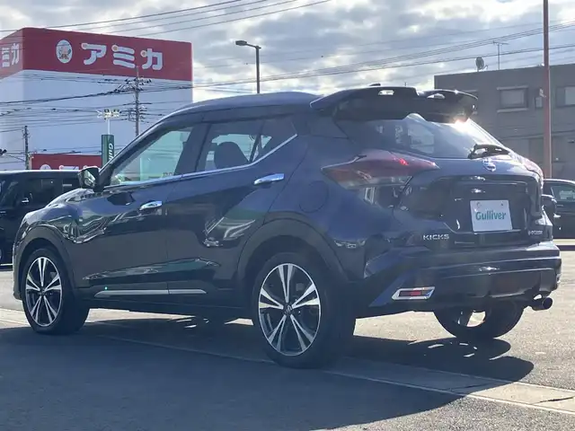日産 キックス X 静岡県 2022(令4)年 4万km ダークブルー 純正9インチナビ（CD/DVD/BT/フルセグ）/全方位カメラ/プロパイロット/ETC/純正ドライブレコーダー/エンジンスタートボタン/パワーステアリング/パワーウィンドウ/アイドリングストップ/スマートキー/オートエアコン/レーダークルーズコントロール/USB入力端子/純正フロアマット/ハーフレザーシート/前席シートヒーター/ルーフレール/純正アルミホイール/ABS/横滑り防止装置/コーナーセンサー前後/レーンキープアシスト/オートライト/オートマチックハイビーム/LEDヘッドライト/Ｗ+サイドエアバッグ/衝突軽減システム/ＲＡＺＯペダル/ステアリングヒーター/サブウーファー/デジタルインナーミラー