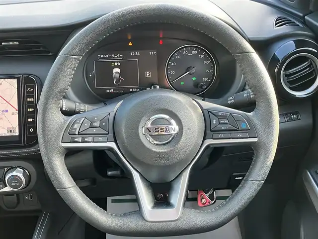 日産 キックス X 静岡県 2022(令4)年 4万km ダークブルー 純正9インチナビ（CD/DVD/BT/フルセグ）/全方位カメラ/プロパイロット/ETC/純正ドライブレコーダー/エンジンスタートボタン/パワーステアリング/パワーウィンドウ/アイドリングストップ/スマートキー/オートエアコン/レーダークルーズコントロール/USB入力端子/純正フロアマット/ハーフレザーシート/前席シートヒーター/ルーフレール/純正アルミホイール/ABS/横滑り防止装置/コーナーセンサー前後/レーンキープアシスト/オートライト/オートマチックハイビーム/LEDヘッドライト/Ｗ+サイドエアバッグ/衝突軽減システム/ＲＡＺＯペダル/ステアリングヒーター/サブウーファー/デジタルインナーミラー