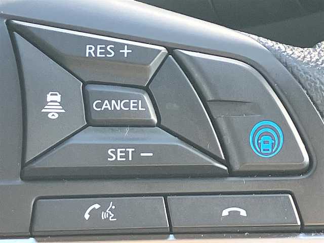 日産 キックス X 静岡県 2022(令4)年 4万km ダークブルー 純正9インチナビ（CD/DVD/BT/フルセグ）/全方位カメラ/プロパイロット/ETC/純正ドライブレコーダー/エンジンスタートボタン/パワーステアリング/パワーウィンドウ/アイドリングストップ/スマートキー/オートエアコン/レーダークルーズコントロール/USB入力端子/純正フロアマット/ハーフレザーシート/前席シートヒーター/ルーフレール/純正アルミホイール/ABS/横滑り防止装置/コーナーセンサー前後/レーンキープアシスト/オートライト/オートマチックハイビーム/LEDヘッドライト/Ｗ+サイドエアバッグ/衝突軽減システム/ＲＡＺＯペダル/ステアリングヒーター/サブウーファー/デジタルインナーミラー