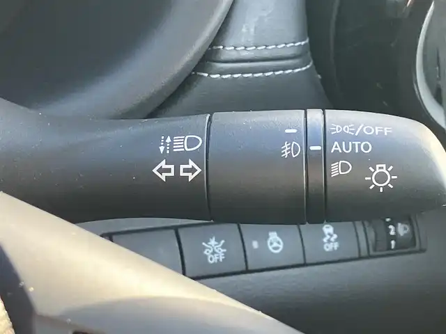 日産 キックス X 静岡県 2022(令4)年 4万km ダークブルー 純正9インチナビ（CD/DVD/BT/フルセグ）/全方位カメラ/プロパイロット/ETC/純正ドライブレコーダー/エンジンスタートボタン/パワーステアリング/パワーウィンドウ/アイドリングストップ/スマートキー/オートエアコン/レーダークルーズコントロール/USB入力端子/純正フロアマット/ハーフレザーシート/前席シートヒーター/ルーフレール/純正アルミホイール/ABS/横滑り防止装置/コーナーセンサー前後/レーンキープアシスト/オートライト/オートマチックハイビーム/LEDヘッドライト/Ｗ+サイドエアバッグ/衝突軽減システム/ＲＡＺＯペダル/ステアリングヒーター/サブウーファー/デジタルインナーミラー