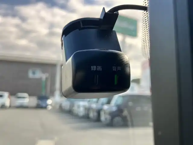 日産 キックス X 静岡県 2022(令4)年 4万km ダークブルー 純正9インチナビ（CD/DVD/BT/フルセグ）/全方位カメラ/プロパイロット/ETC/純正ドライブレコーダー/エンジンスタートボタン/パワーステアリング/パワーウィンドウ/アイドリングストップ/スマートキー/オートエアコン/レーダークルーズコントロール/USB入力端子/純正フロアマット/ハーフレザーシート/前席シートヒーター/ルーフレール/純正アルミホイール/ABS/横滑り防止装置/コーナーセンサー前後/レーンキープアシスト/オートライト/オートマチックハイビーム/LEDヘッドライト/Ｗ+サイドエアバッグ/衝突軽減システム/ＲＡＺＯペダル/ステアリングヒーター/サブウーファー/デジタルインナーミラー