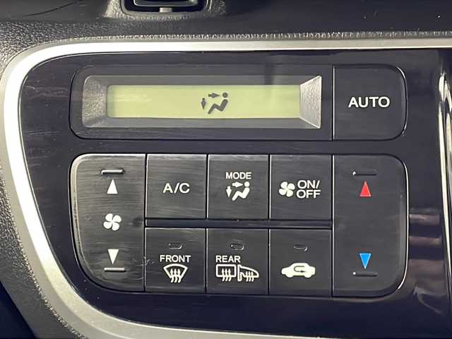 ホンダ Ｎ ＢＯＸ G SSパッケージ 大阪府 2017(平29)年 3.6万km クリスタルブラックパール 社外SDナビ(carrozzeria/AVIC-R206)/【フルセグTV/Bluetooth/CD/DVD/FM/AM】/両側パワースライドドア/バックカメラ/衝突軽減/D/N席シートヒーター/後席サンシェード/後席チップアップシート/ハロゲンヘッドライト/オートライト/ビルトインETC/スマートキー/横滑り防止機能/純正フロアマット/保証書/取扱説明書/点検記録簿