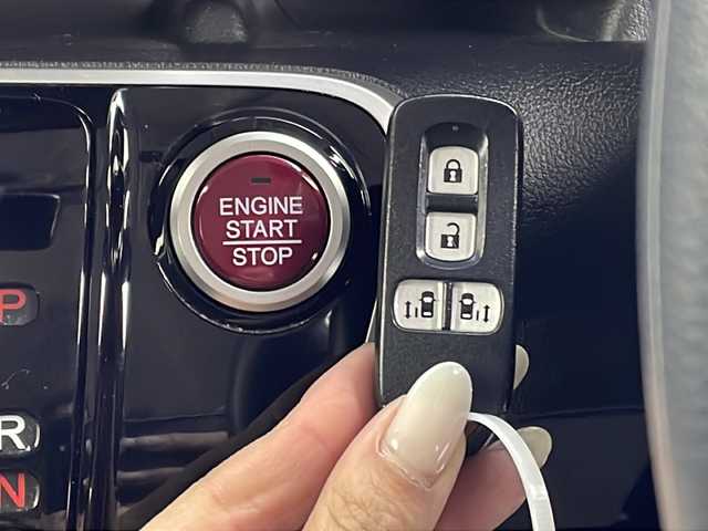 ホンダ Ｎ ＢＯＸ G SSパッケージ 大阪府 2017(平29)年 3.6万km クリスタルブラックパール 社外SDナビ(carrozzeria/AVIC-R206)/【フルセグTV/Bluetooth/CD/DVD/FM/AM】/両側パワースライドドア/バックカメラ/衝突軽減/D/N席シートヒーター/後席サンシェード/後席チップアップシート/ハロゲンヘッドライト/オートライト/ビルトインETC/スマートキー/横滑り防止機能/純正フロアマット/保証書/取扱説明書/点検記録簿