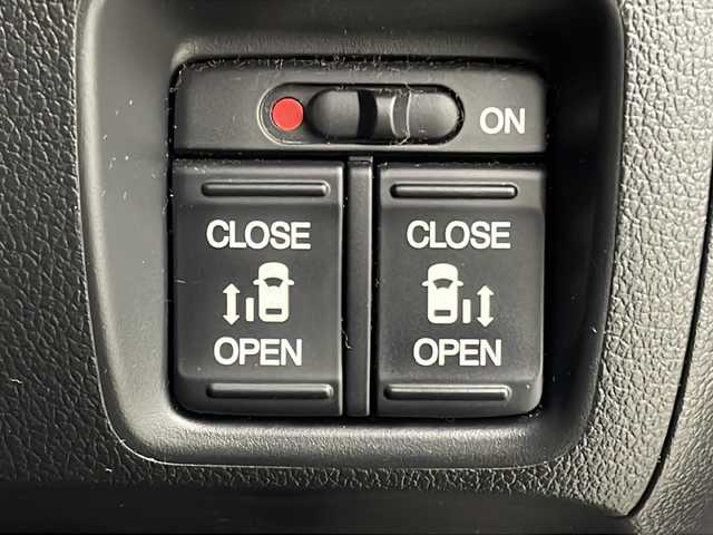 ホンダ Ｎ ＢＯＸ G SSパッケージ 大阪府 2017(平29)年 3.6万km クリスタルブラックパール 社外SDナビ(carrozzeria/AVIC-R206)/【フルセグTV/Bluetooth/CD/DVD/FM/AM】/両側パワースライドドア/バックカメラ/衝突軽減/D/N席シートヒーター/後席サンシェード/後席チップアップシート/ハロゲンヘッドライト/オートライト/ビルトインETC/スマートキー/横滑り防止機能/純正フロアマット/保証書/取扱説明書/点検記録簿