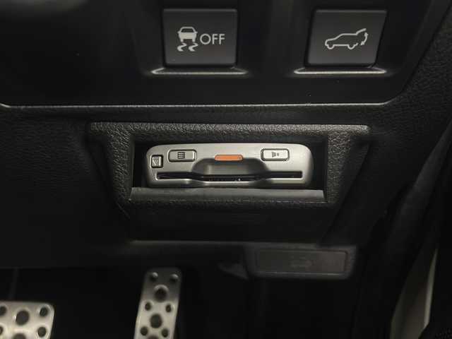 スバル フォレスター S－リミテッド 秋田県 2014(平26)年 5.6万km クリスタルホワイトP 4WD/アイサイトVer2/社外メモリナビ/　　CD/DVD/Bluetooth/フルセグTV/バックカメラ　/パワーバックドア　/レーダークルーズコントロール　/HIDオートライト　/ハーフレザーシート　/前席パワーシート　/前席シートヒーター　/純正18インチアルミホイール/ルーフレール/パドルシフト/前方ドライブレコーダー/スマートキー/ビルトインETC