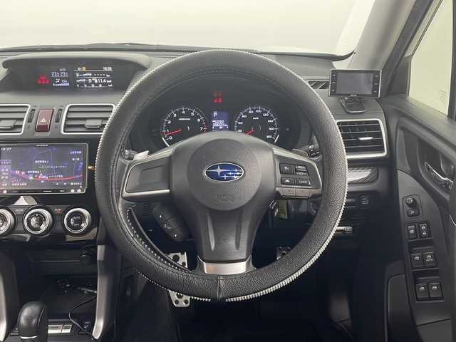 スバル フォレスター S－リミテッド 秋田県 2014(平26)年 5.6万km クリスタルホワイトP 4WD/アイサイトVer2/社外メモリナビ/　　CD/DVD/Bluetooth/フルセグTV/バックカメラ　/パワーバックドア　/レーダークルーズコントロール　/HIDオートライト　/ハーフレザーシート　/前席パワーシート　/前席シートヒーター　/純正18インチアルミホイール/ルーフレール/パドルシフト/前方ドライブレコーダー/スマートキー/ビルトインETC